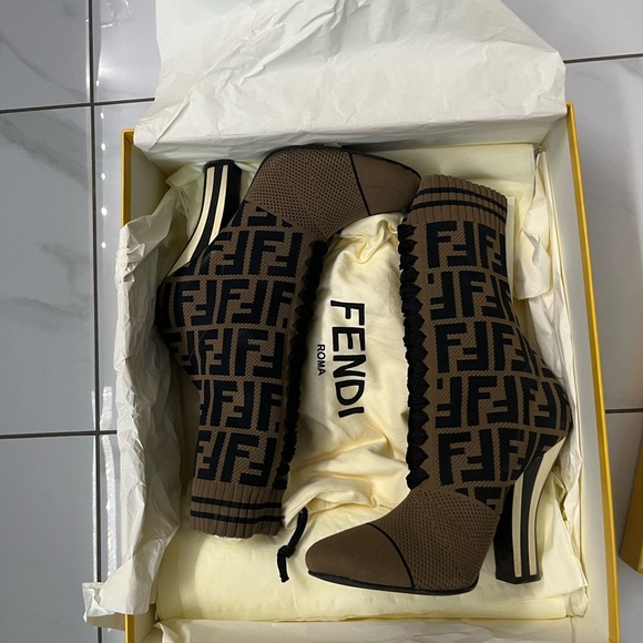 Fendi Booties, Size 38, original receipt. - Picture 8 of 8